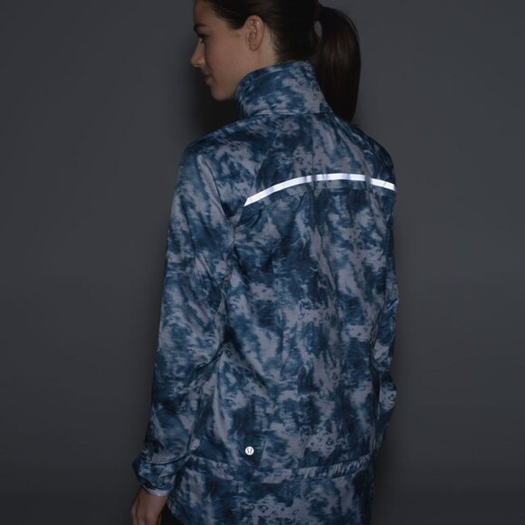 Lululemon Miss Misty Packable  Jacket • Size 10 • Misty Blue - Picture 4 of 10
